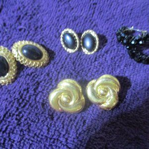 FOUR PAIRS of Earrings / Black and Basic Gold-Tone